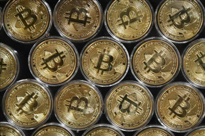 Đồng bitcoin phá mốc quan trọng 30.000 USD