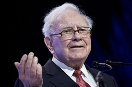 Warren Buffett chỉ trích các ngân hàng vì giấu lỗ và đã bán một vài cổ phiếu ngân hàng
