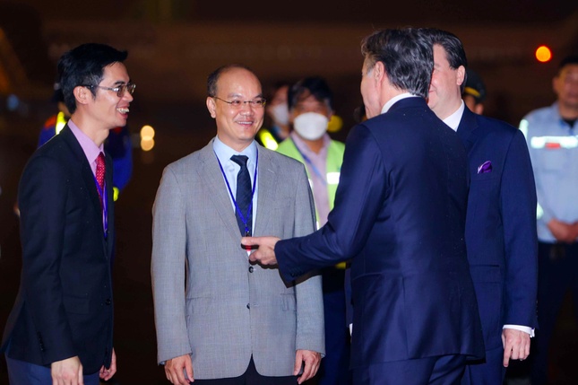 Ngoại trưởng Mỹ Antony Blinken đến Nội Bài, bắt đầu thăm chính thức Việt Nam