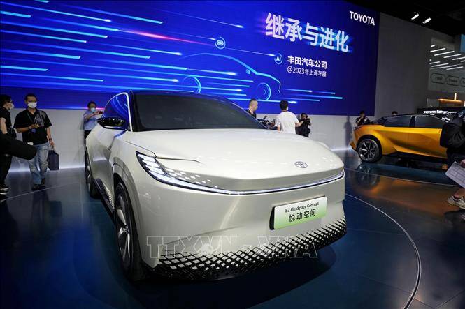 Các nhà sản xuất ô tô ra mắt nhiều mẫu xe điện mới tại Triển lãm Ô tô Thượng Hải