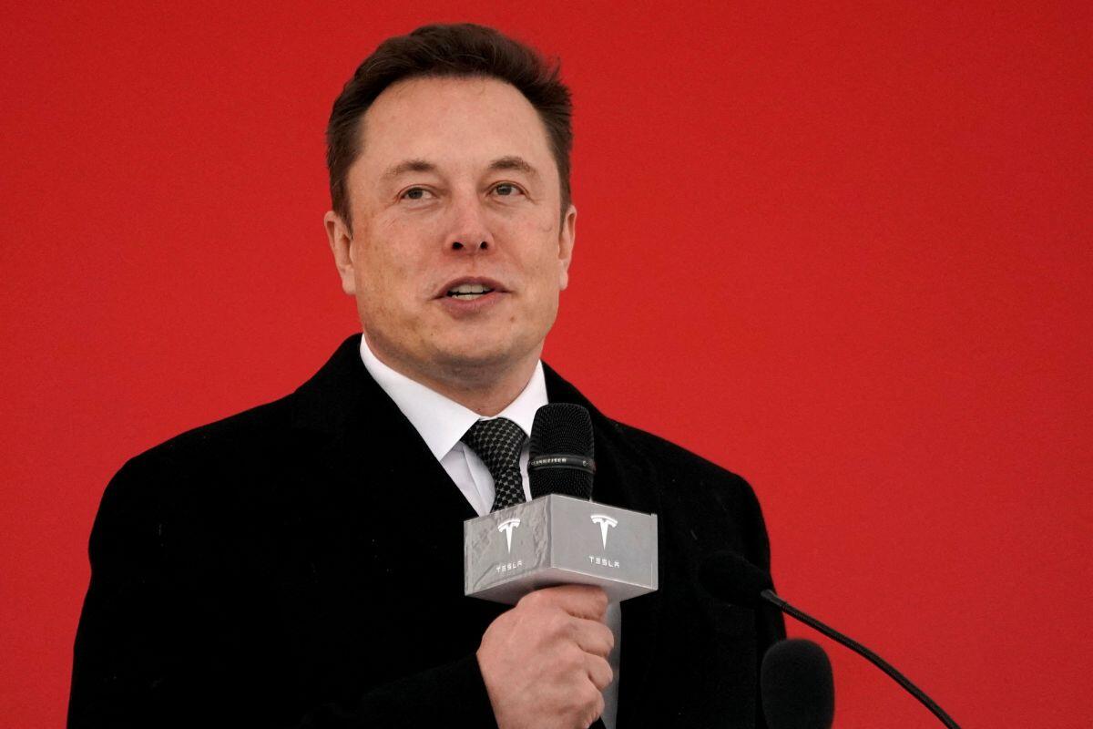 Cổ đông Tesla phàn nàn Elon Musk xao nhãng việc điều hành