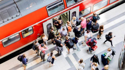 Đức bán vé giao thông công cộng giá rẻ, bất chấp áp lực chi phí