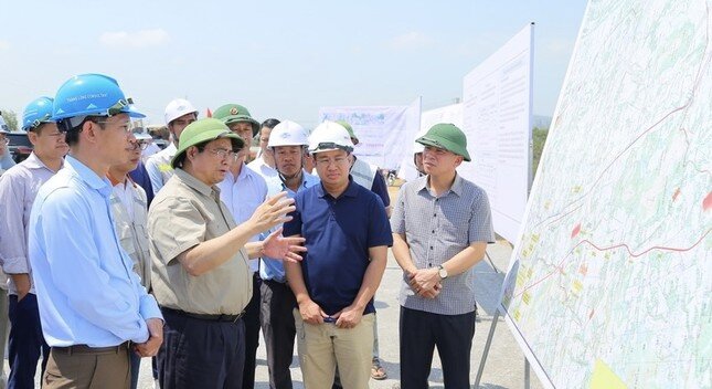 Thủ tướng Phạm Minh Chính kiểm tra tiến độ cao tốc Bắc - Nam, đoạn qua tỉnh Thanh Hóa
