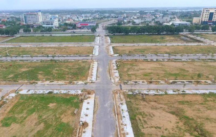 Thị trường bất động sản trầm lắng, Bình Định giảm giá khởi điểm loạt lô đất đấu giá