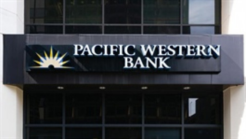 PacWest Bank bị đồn sắp sụp đổ, giá cổ phiếu lập tức rớt hơn 50%