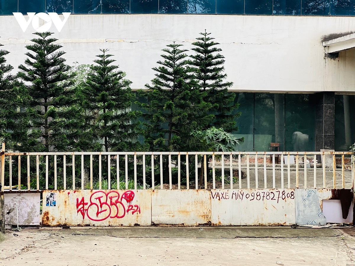 Bệnh viện nghìn tỷ bỏ hoang giữa đất vàng Hà Nội