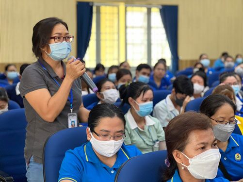 Công nhân mong được mua nhà ở xã hội