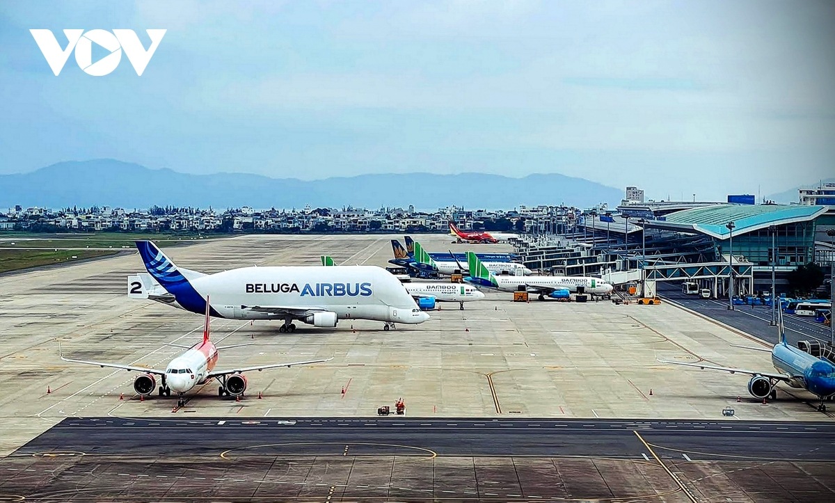 Lần đầu tiên máy bay siêu vận tải của hãng Airbus đáp sân bay Đà Nẵng