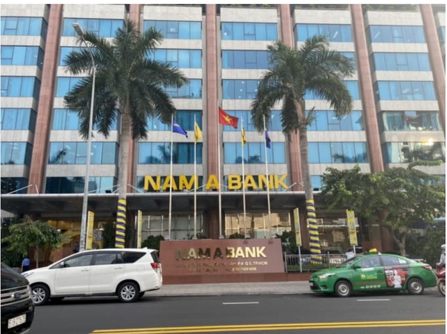 Ngân hàng Bản Việt bán chưa hết cổ phiếu, Nam A Bank nộp hồ sơ niêm yết
