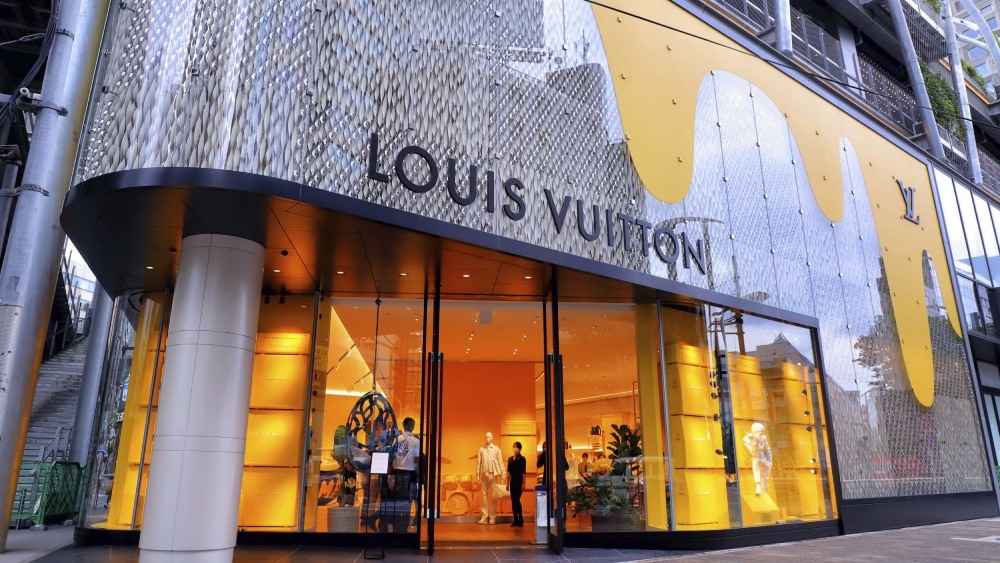 Cách ông chủ Louis Vuitton xây dựng đế chế tăng trưởng bất chấp suy thoái