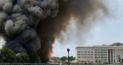 Chứng khoán Mỹ sụt giảm vì bức ảnh giả mạo về 'vụ nổ gần Lầu Năm Góc'