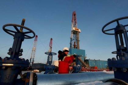 Saudi Arabia và Nga căng thẳng về chuyện cắt giảm sản lượng dầu