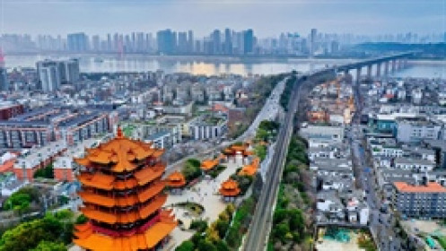 Thành phố top đầu Trung Quốc cạn tiền, công khai đòi nợ hàng trăm công ty
