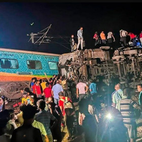 Tai nạn tàu hỏa thảm khốc tại Ấn Độ, hơn 1.000 người thương vong