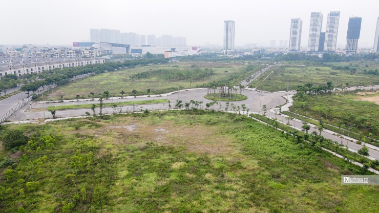 Hàng trăm biệt thự bị bỏ hoang tại khu đô thị hơn 7.000 tỷ đồng ở Hà Nội