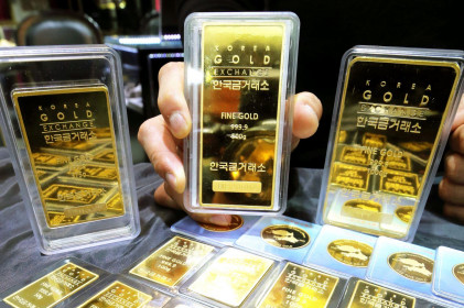 Vàng châu Á lên giá trong bối cảnh triển vọng lãi suất tăng