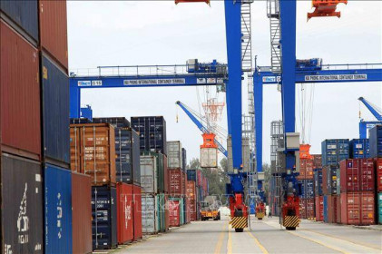 Khối lượng hàng hóa thông qua cảng biển tiếp tục giảm 