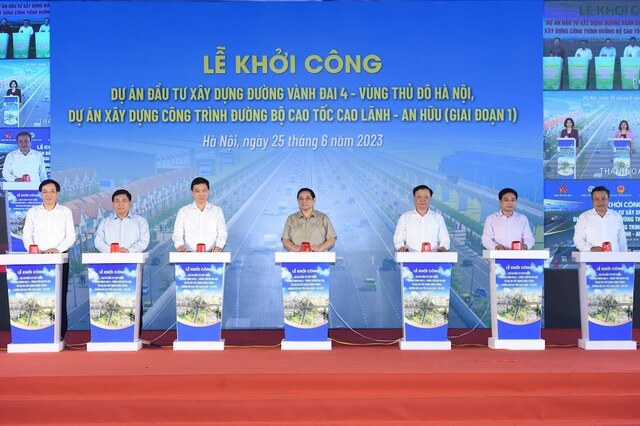 Thủ tướng: Phải “vượt nắng thắng mưa, thực hiện 3 ca 4 kíp“ triển khai đường Vành đai 4 - Vùng Thủ đô Hà Nội