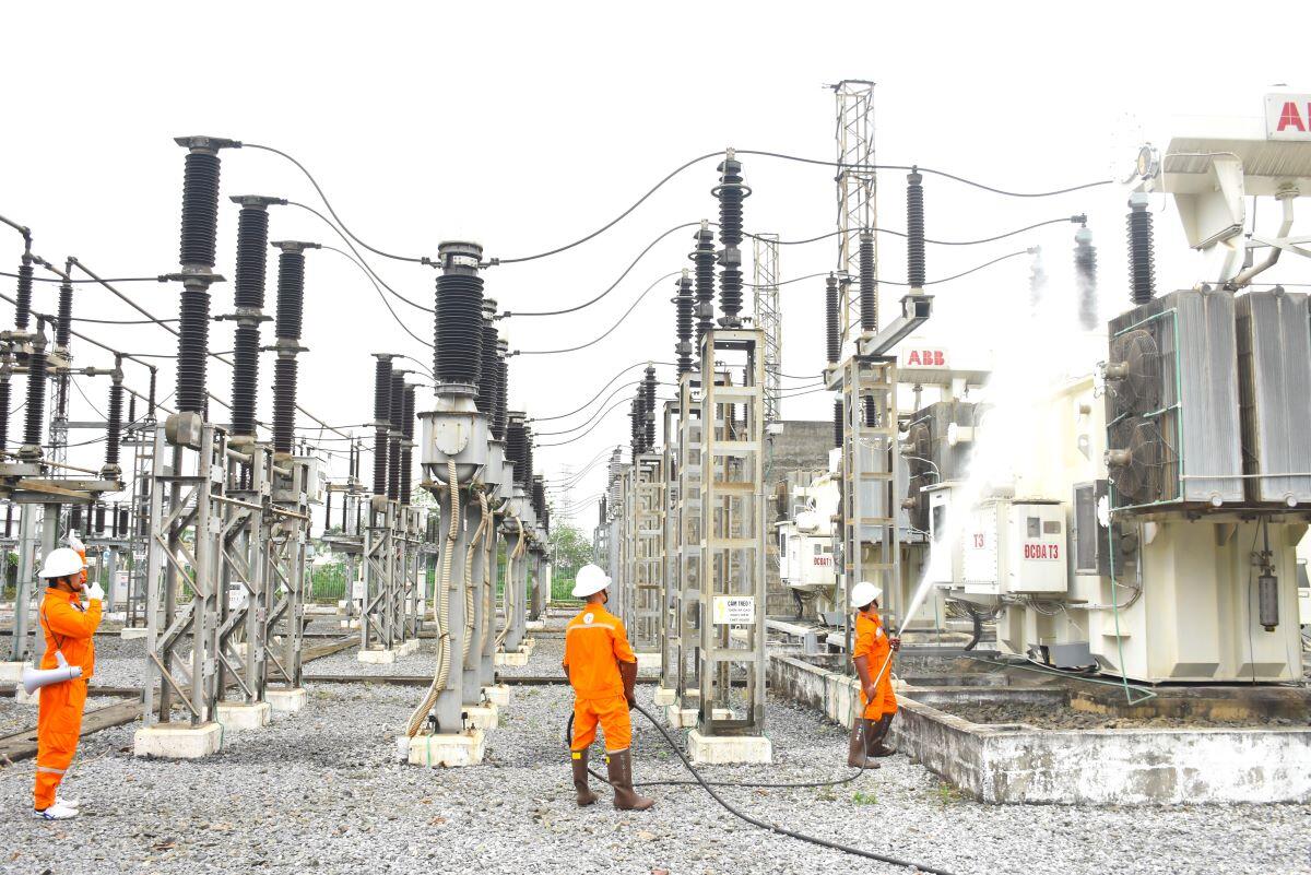 Thủ tướng yêu cầu phải cung ứng đủ điện cho sản xuất, tiêu dùng