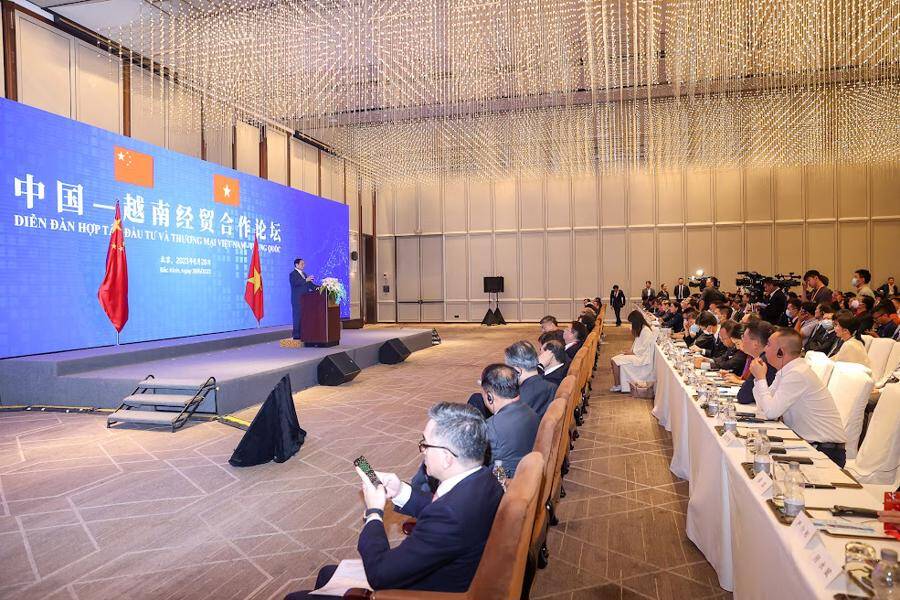 Thủ tướng Phạm Minh Chính kêu gọi doanh nghiệp Trung Quốc tham gia phát triển hạ tầng chiến lược tại Việt Nam