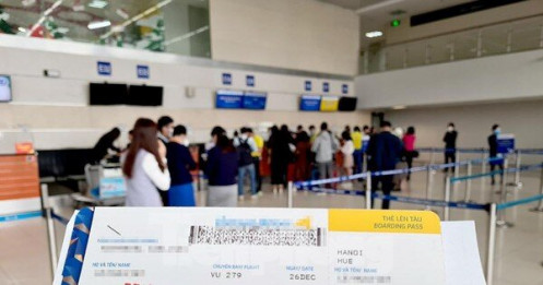 Giá vé máy bay đột ngột giảm giữa cao điểm du lịch hè