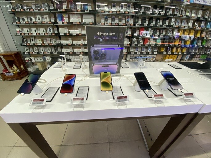 Giá bán iPhone 14 giảm liên tục vẫn ế