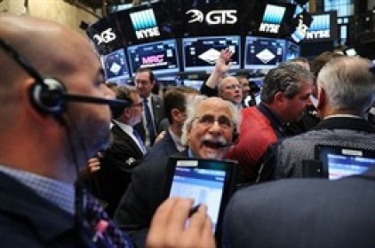 Dow Jones tăng 300 điểm chờ dữ liệu lạm phát Mỹ
