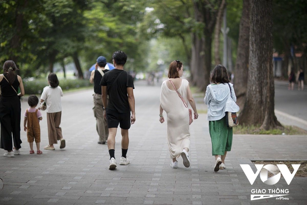 "Phong trào" mở phố đi bộ ở Hà Nội: Có phải chỗ nào cũng cần thiết?