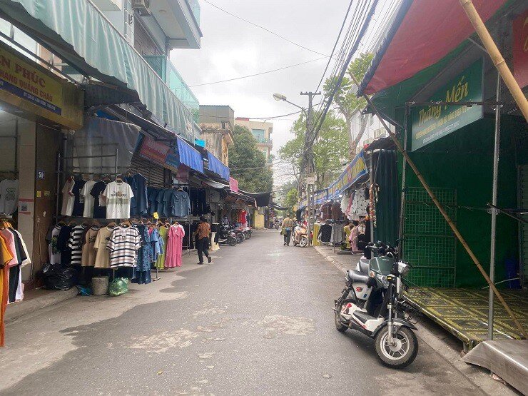 Giá thuê kiot ở chợ ngoại thành Hà Nội đắt “bỏng tay” lên tới 800 triệu/năm, hở ra là hết