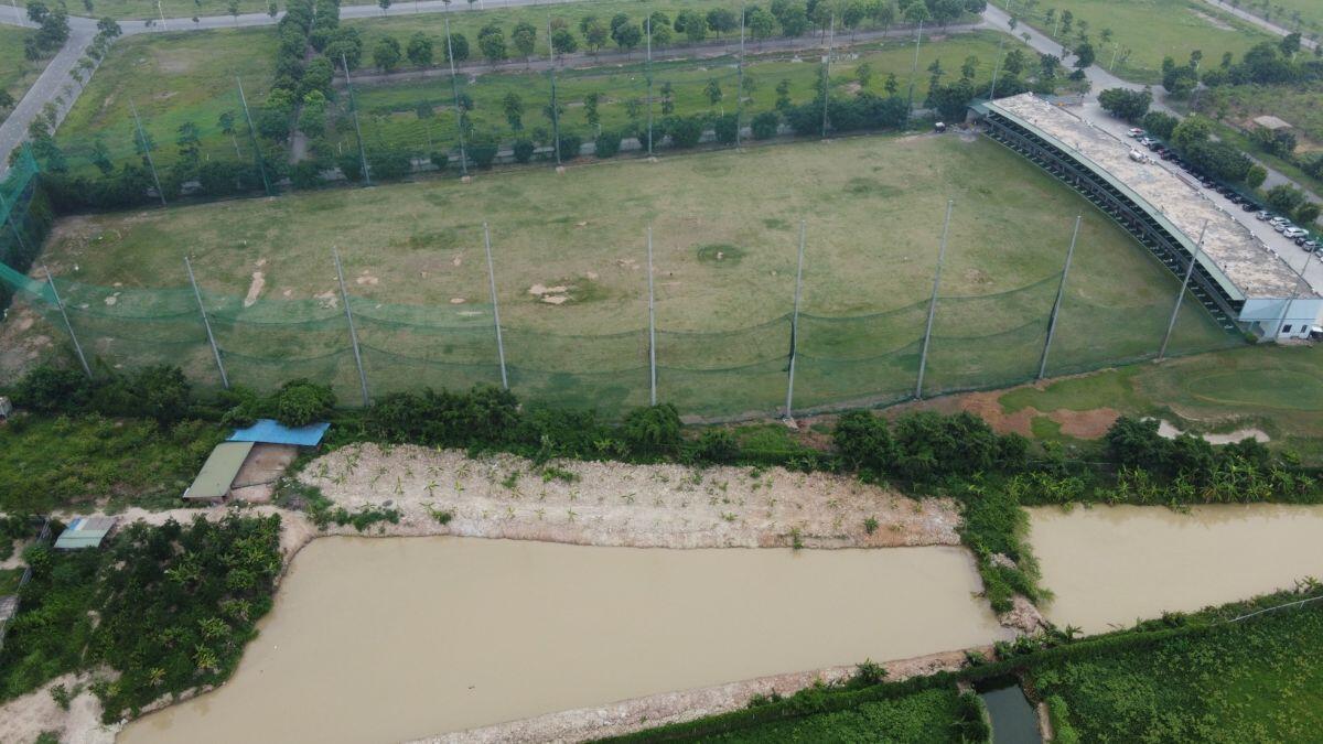 Cận cảnh sân tập golf 'mọc' sai quy hoạch trong KĐT Thanh Hà bị 'vô thừa nhận'