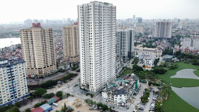 Thu nhập tăng không theo kịp giá chung cư, người trẻ 'gác' giấc mơ mua nhà Hà Nội