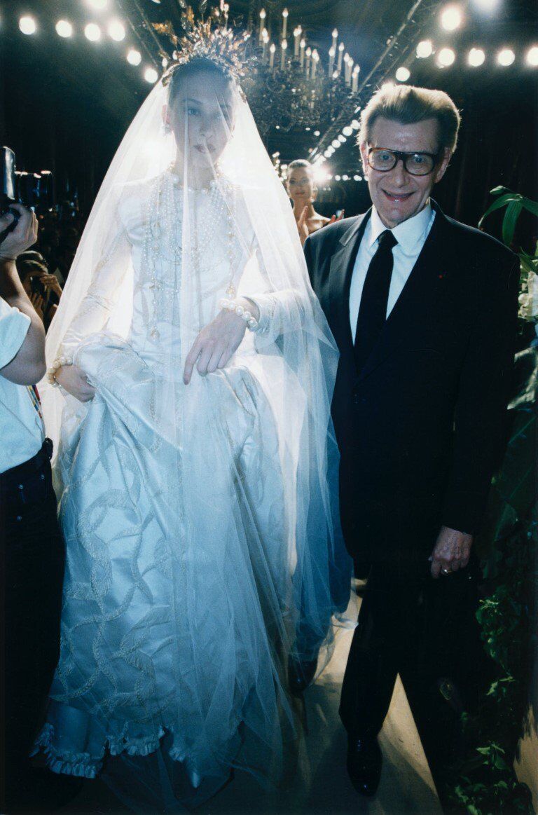 Váy cưới mang tính biểu tượng nhất của Yves Saint Laurent
