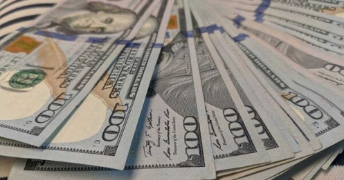 USD bất ngờ tăng cao