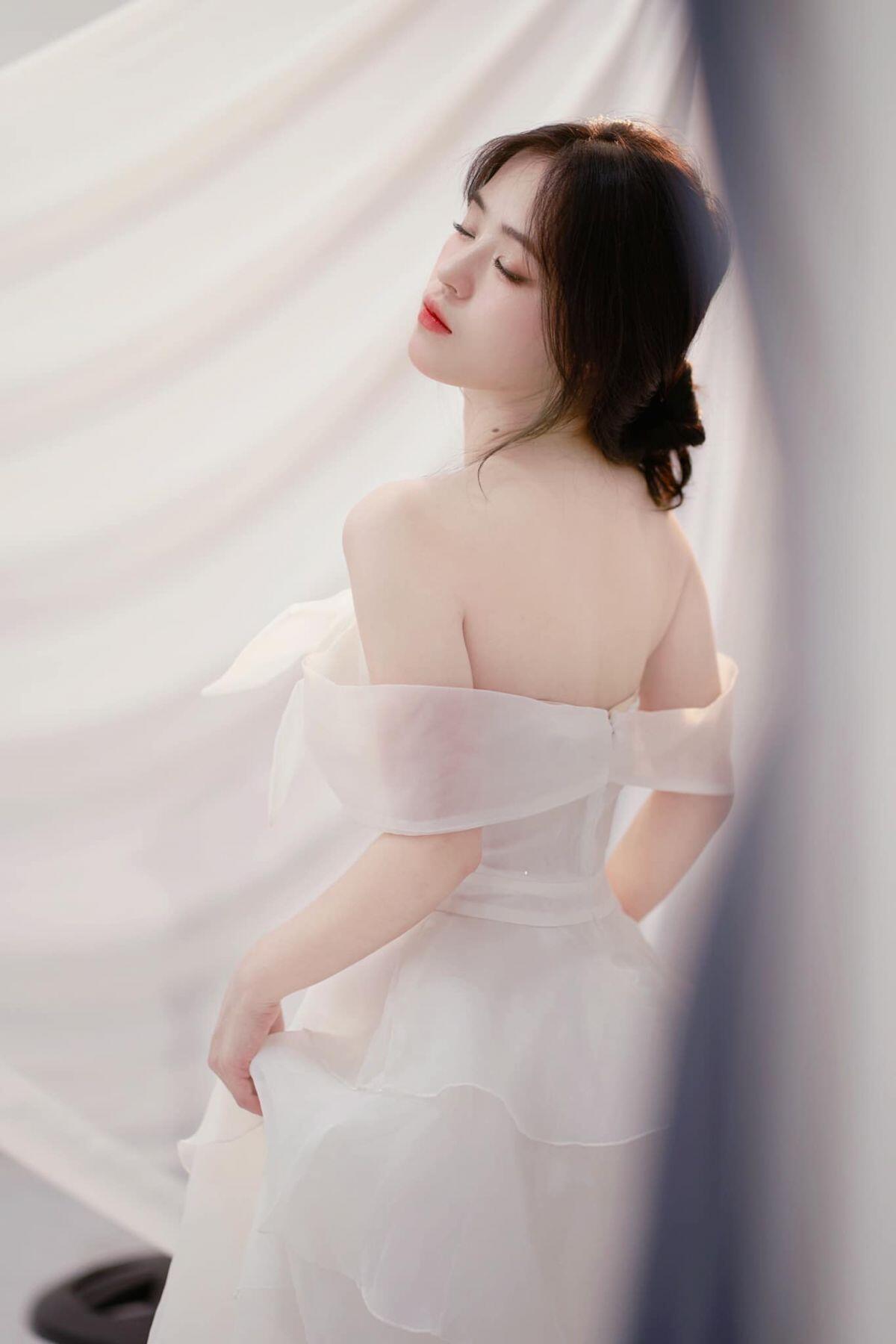 Ngẩn ngơ trước vẻ đẹp tuổi 20 của cô gái từng “gây sốt” mạng xã hội chỉ với một bức ảnh