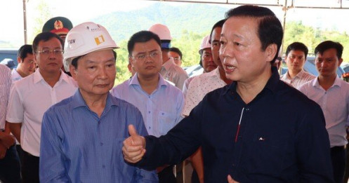 Phó Thủ tướng 'thúc' tiến độ cao tốc Bắc - Nam qua 4 tỉnh miền Trung