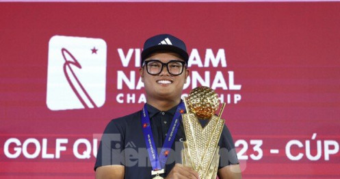 Nhà vô địch Nguyễn Nhất Long: 'Những nỗ lực được đền đáp, thật vui khi cầm chiếc Cúp trên tay'