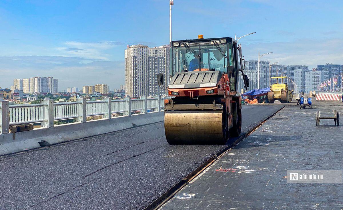 Diện mạo cây cầu vượt sông Hồng 2.500 tỷ đồng sắp thông xe