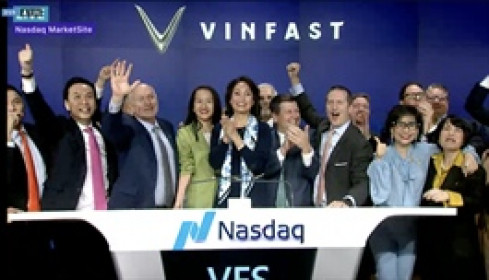 Thời khắc lịch sử: Cổ phiếu VFS của VinFast chính thức chào sàn Nasdaq