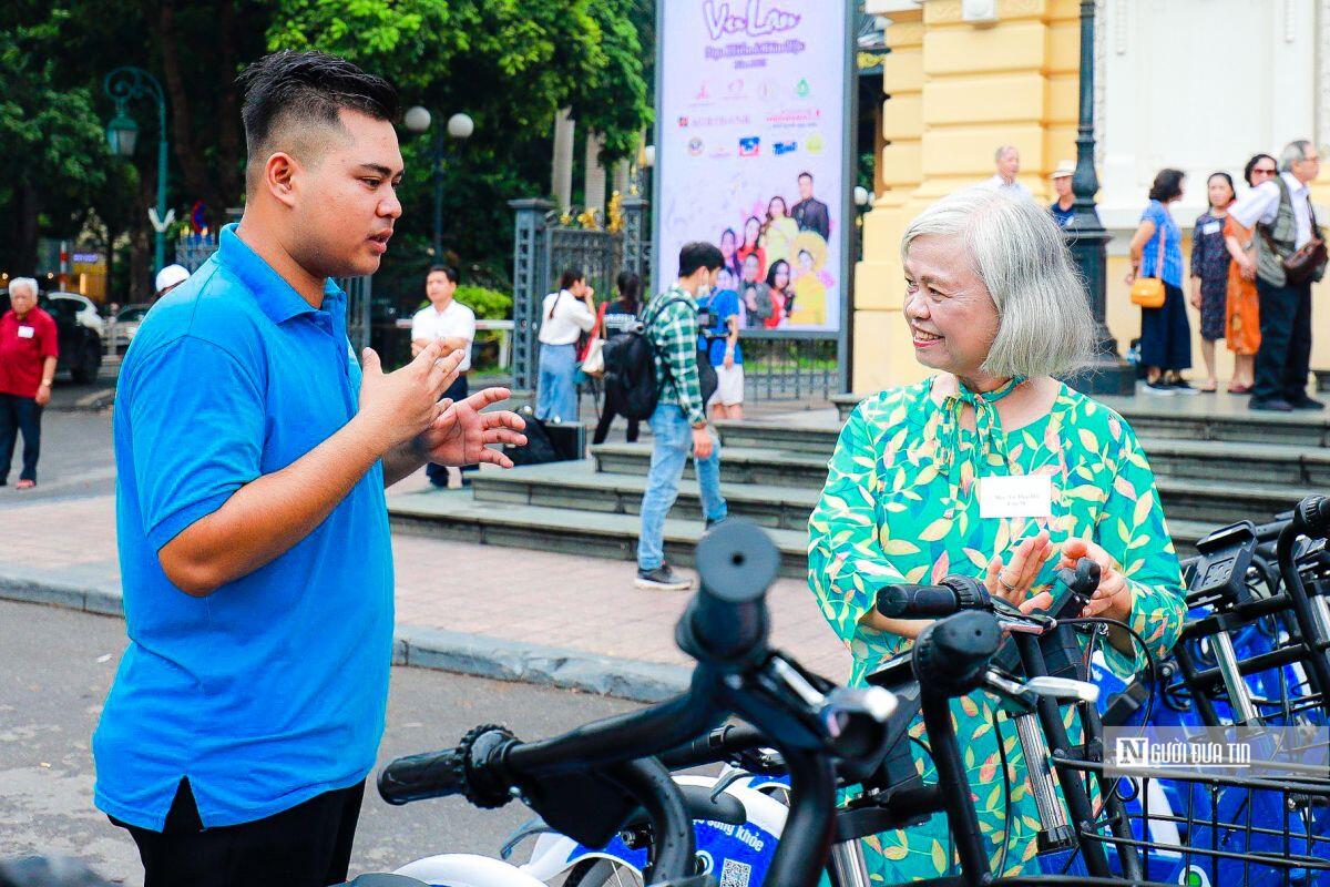 Lãnh đạo Tp.Hà Nội trực tiếp trải nghiệm dịch vụ xe đạp công cộng