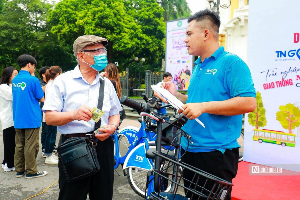 Lãnh đạo Tp.Hà Nội trực tiếp trải nghiệm dịch vụ xe đạp công cộng