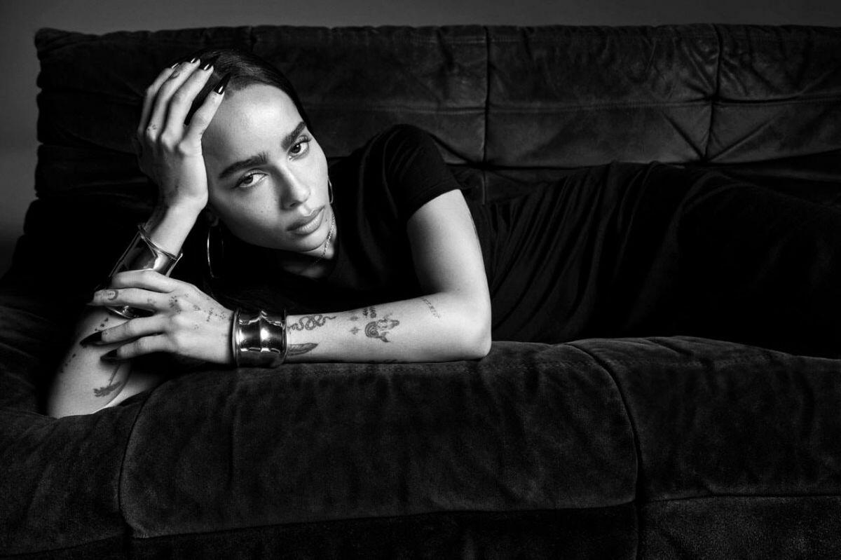 Kate Moss, Hailey Bieber sang trọng trong chiến dịch mùa thu 2023 của Saint Laurent