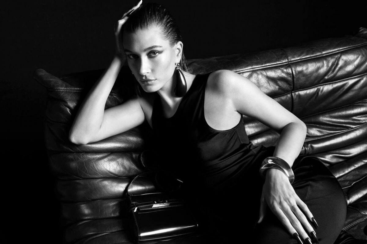 Kate Moss, Hailey Bieber sang trọng trong chiến dịch mùa thu 2023 của Saint Laurent