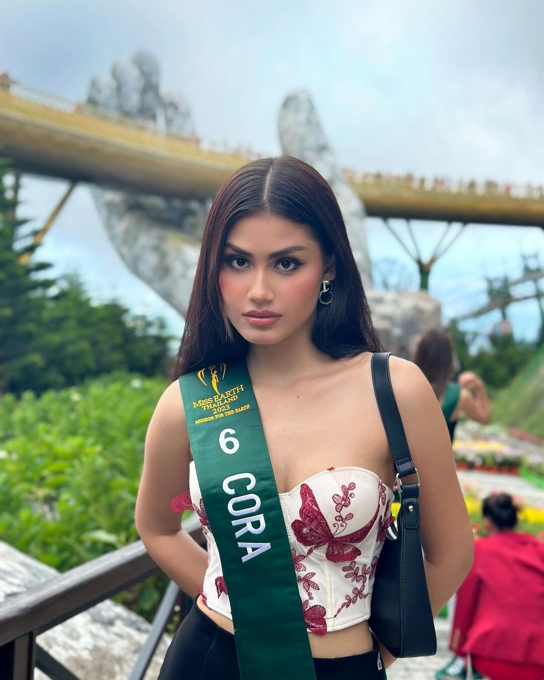 Người đẹp lai 18 tuổi tới Việt Nam thi Hoa hậu Trái Đất