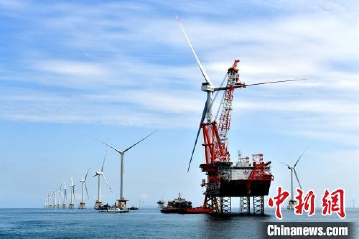 Trung Quốc tận dụng bão phát điện gió trên biển lập kỷ lục
