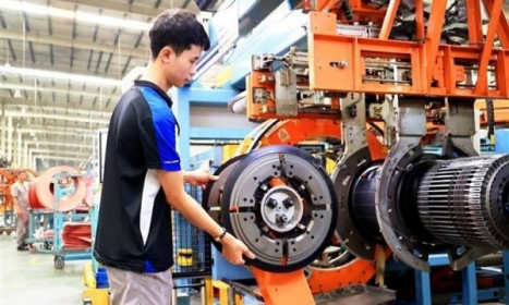 Công nghiệp là lĩnh vực bị tác động nặng nề nhất của kinh tế Việt Nam