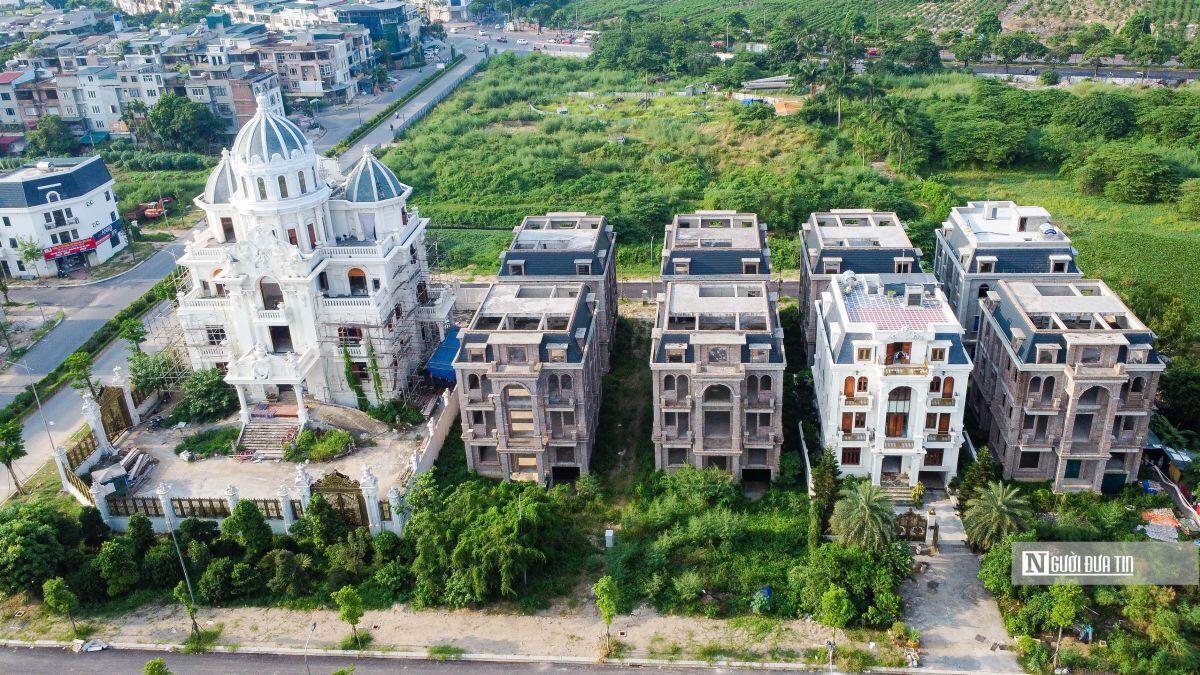 Loạt biệt thự, nhà liền kề bỏ hoang tại Khu đô thị mới Phú Lương