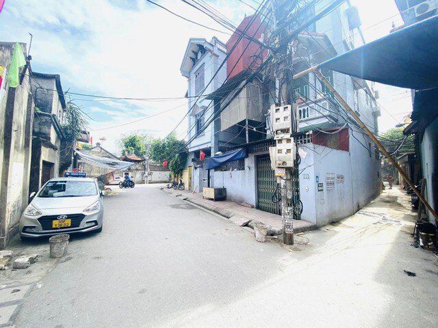 Nhà đất trong ngõ lên giá ''chót vót'' sau bán thời gian ngắn, vợ chồng trẻ Hà Nội tiếc hùi hụi