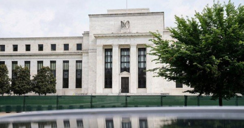 Giới đầu tư lo ngại quan điểm diều hâu của Fed