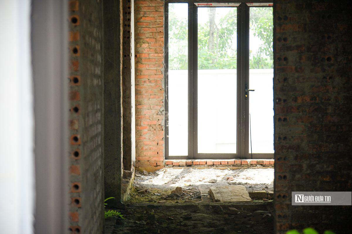 Cảnh hoang tàn bên trong khu biệt thự cao cấp Nhật Nam ở Sơn Tây