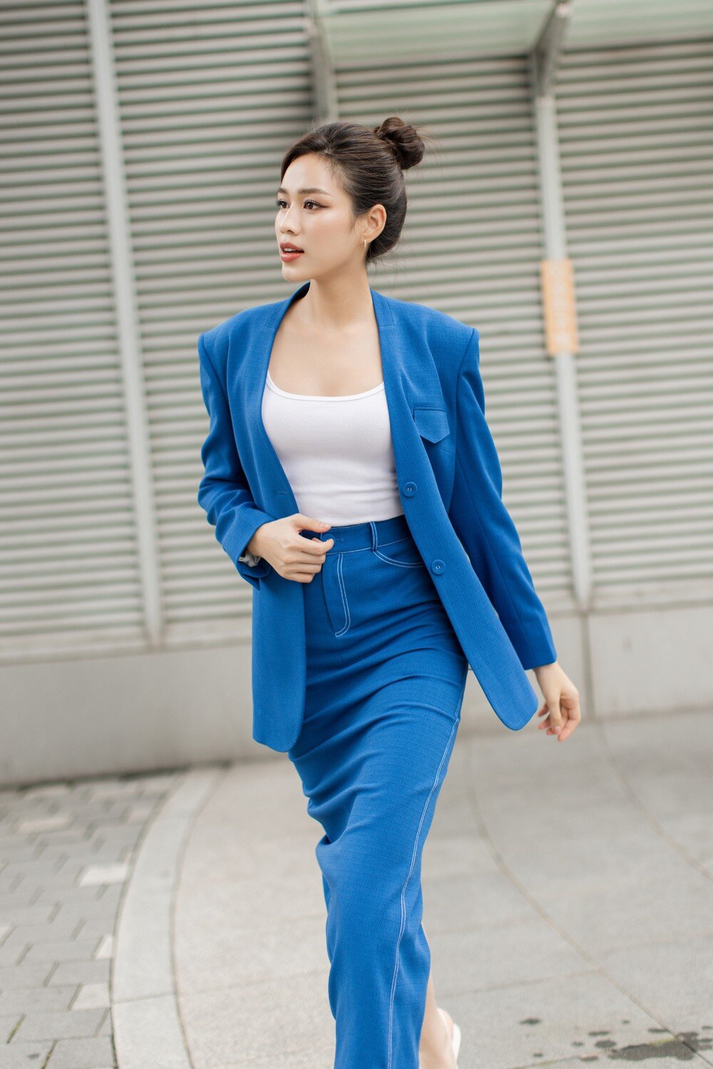 Hoa hậu Đỗ Thị Hà lên đồ đẹp chuẩn nữ CEO ở tuổi 22